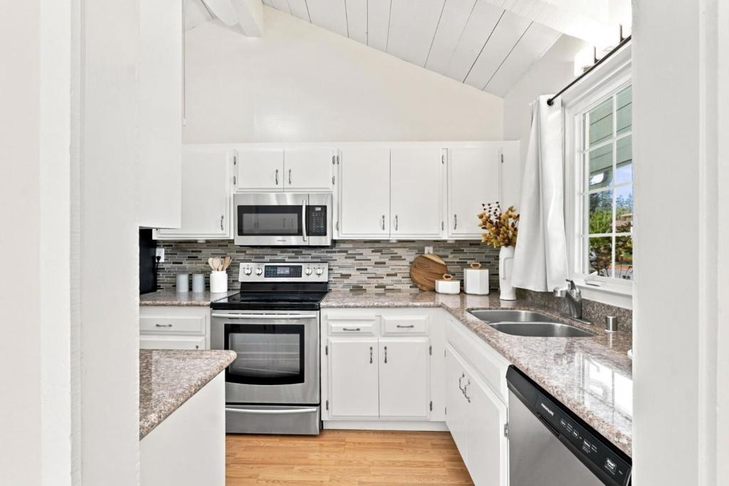 718 Millich Drive B Property Photo 10