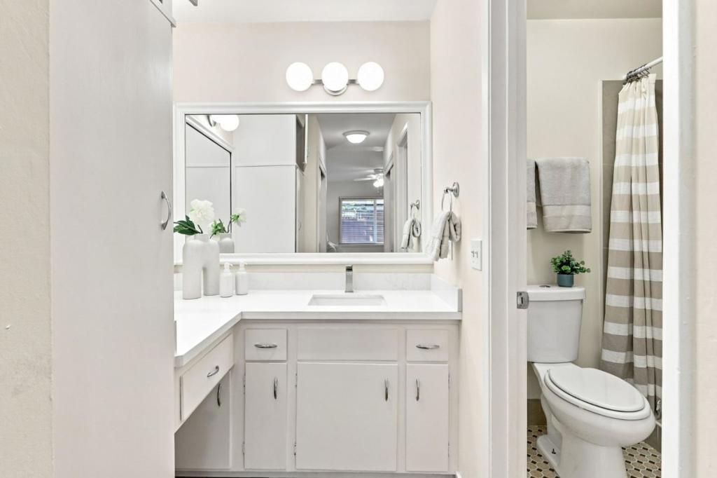 718 Millich Drive B Property Photo 18