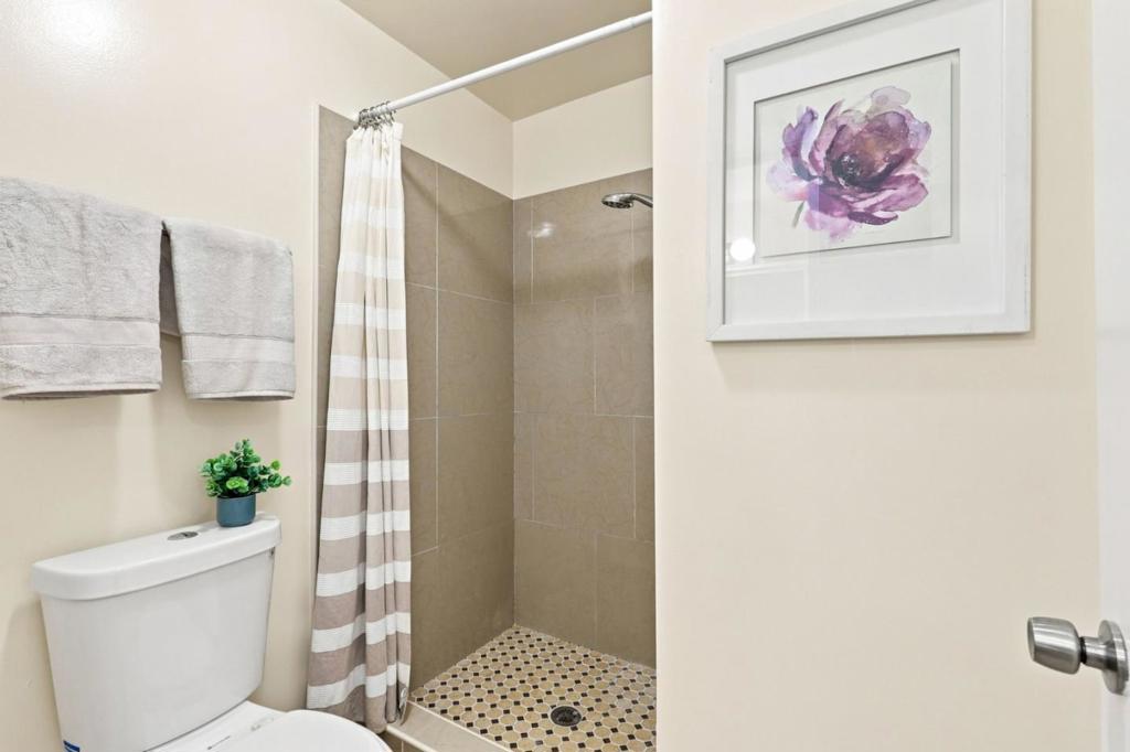 718 Millich Drive B Property Photo 20