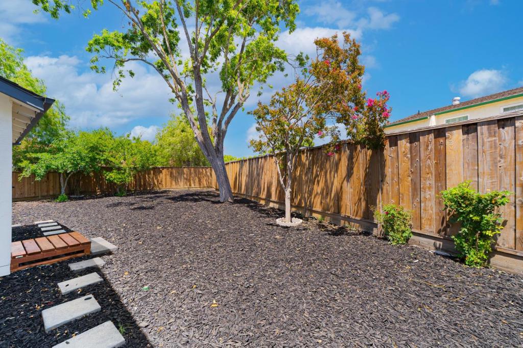 242 Hardwick Place Property Photo 40