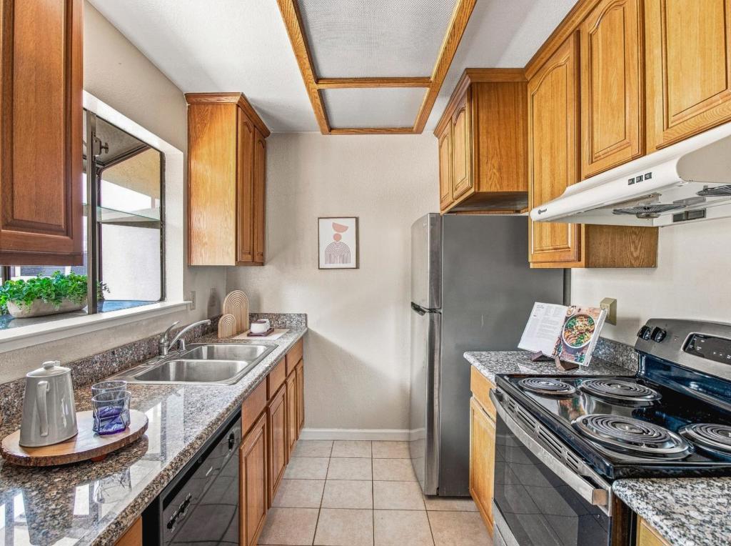 6915 Chantel Court Property Photo 4