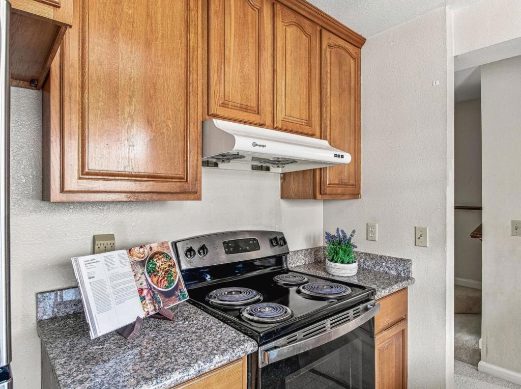 6915 Chantel Court Property Photo 7