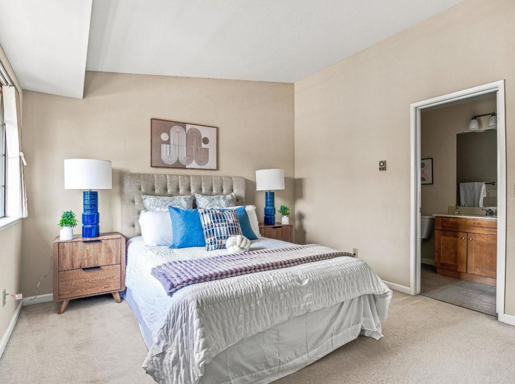 6915 Chantel Court Property Photo 15