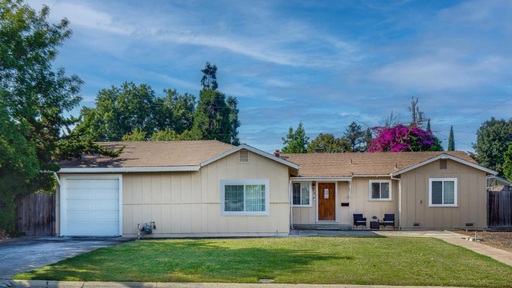 3210 Greentree Way Property Photo 1