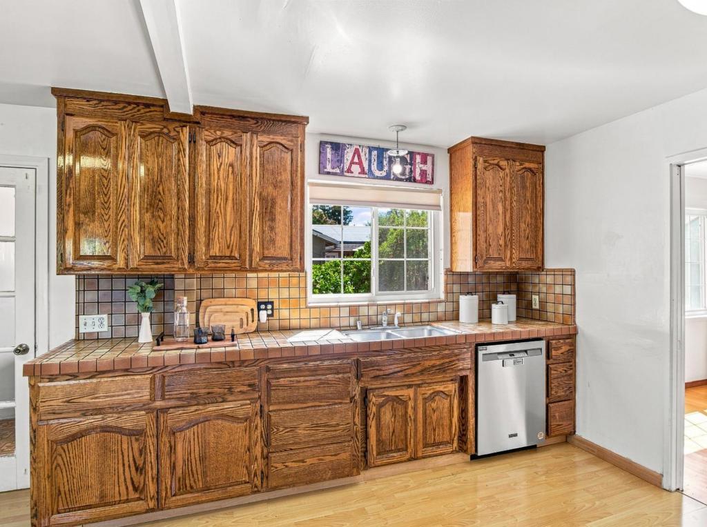 3210 Greentree Way Property Photo 4