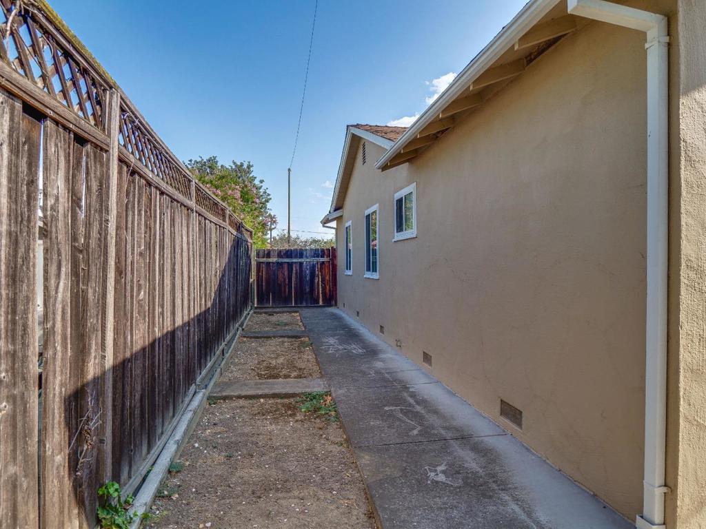 3210 Greentree Way Property Photo 35