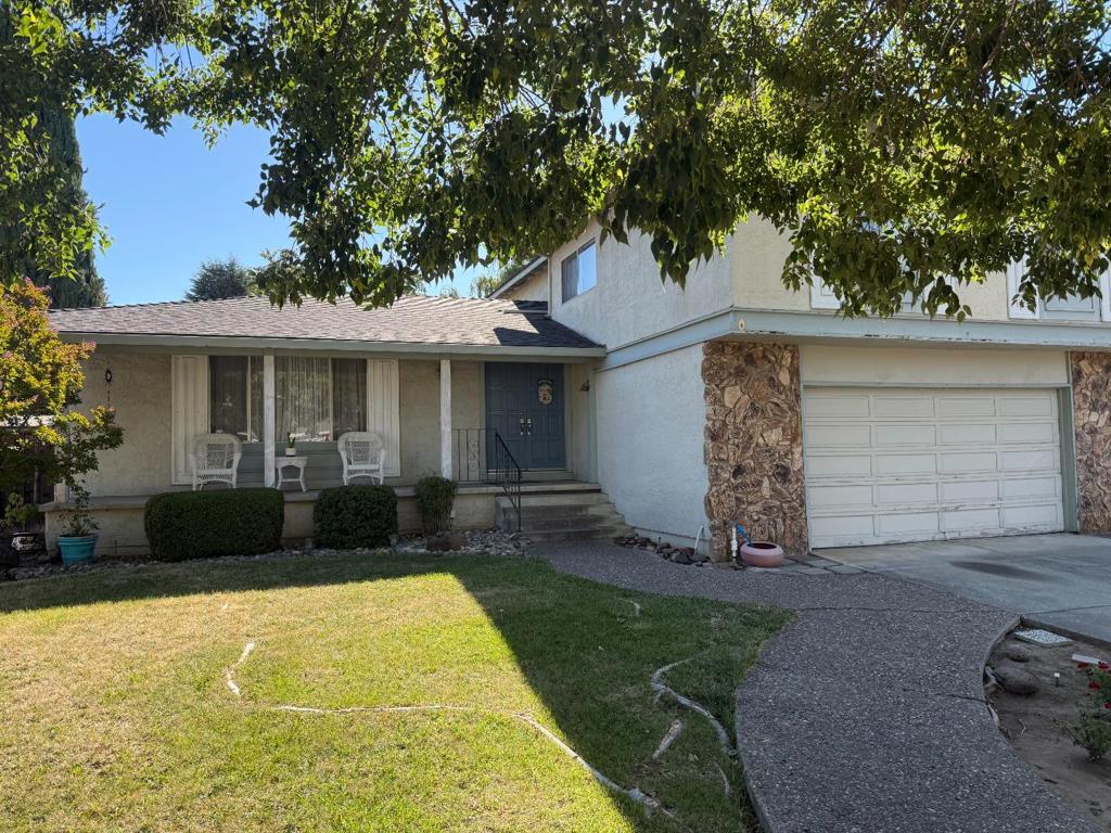 7040 Valley Forge Drive Property Photo 1