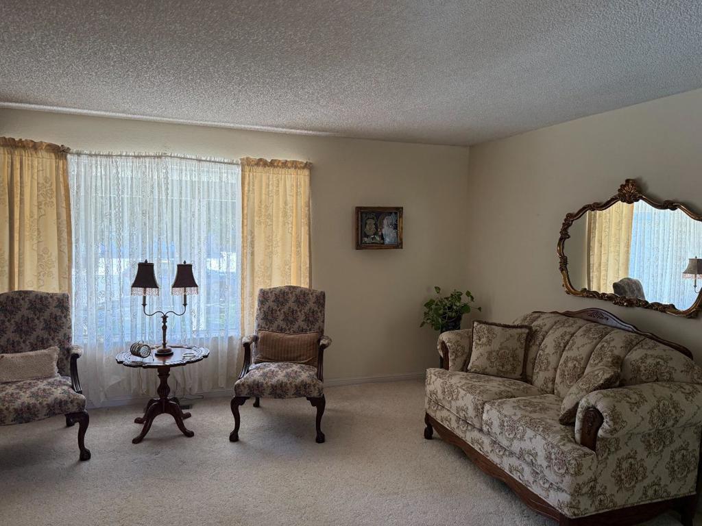 7040 Valley Forge Drive Property Photo 6