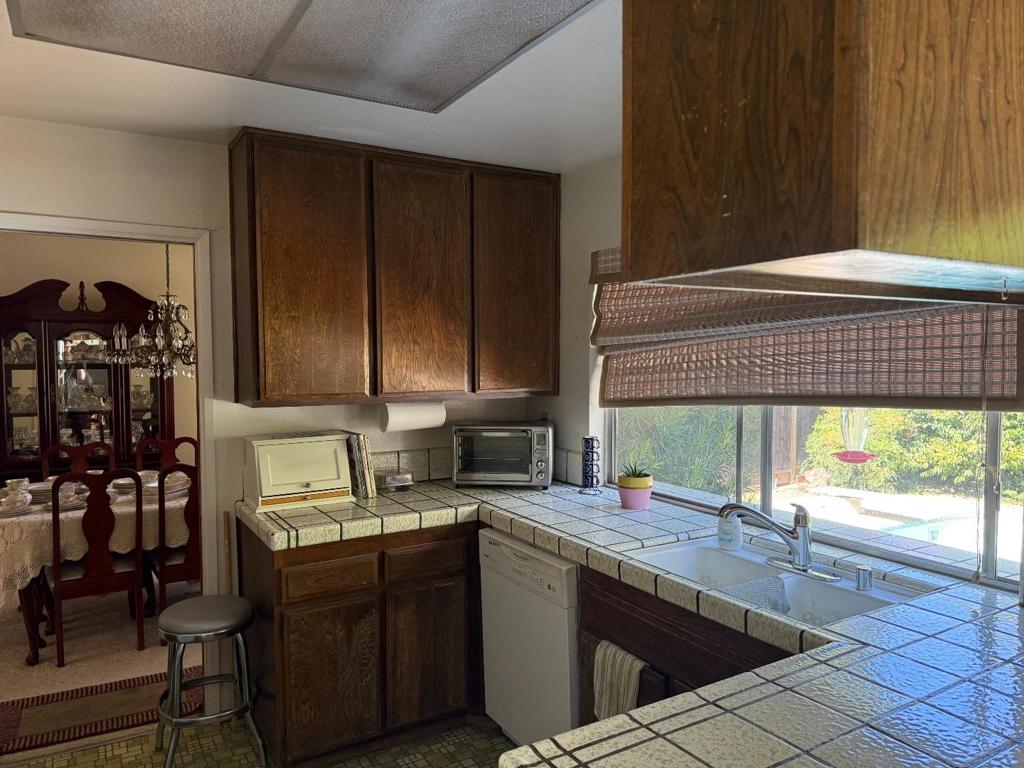 7040 Valley Forge Drive Property Photo 10