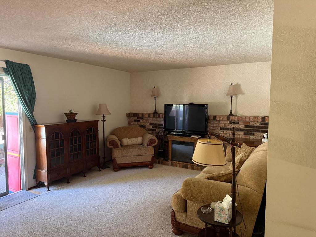 7040 Valley Forge Drive Property Photo 13