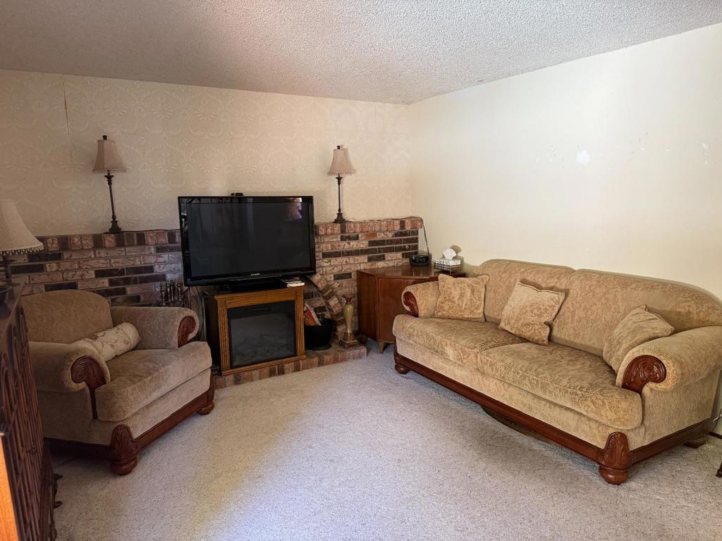 7040 Valley Forge Drive Property Photo 14