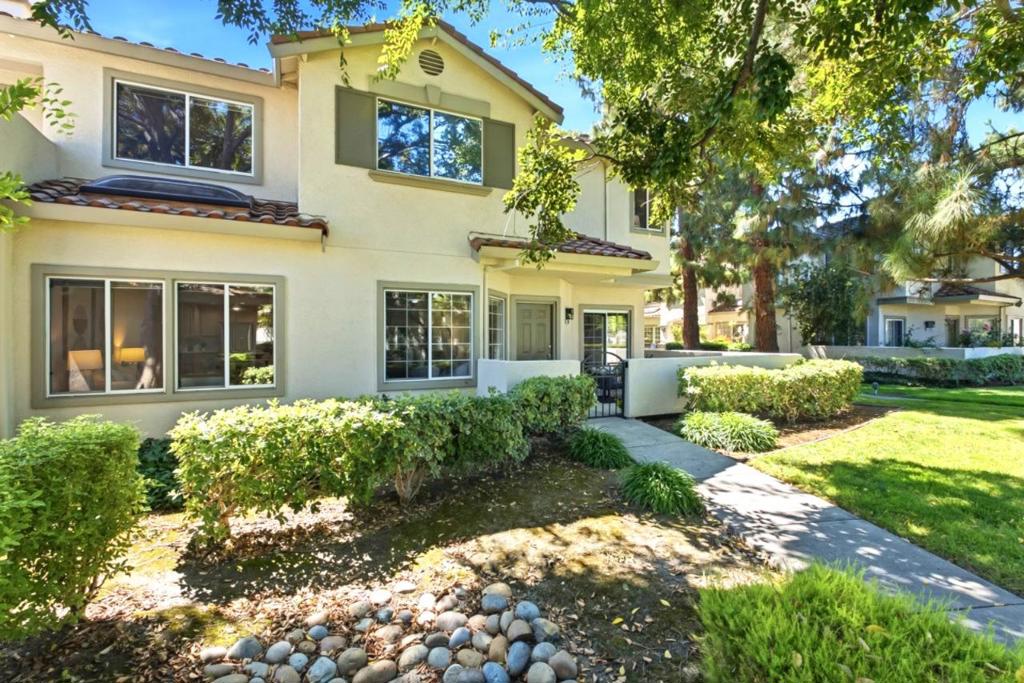 1306 Tea Rose Circle Property Photo 1