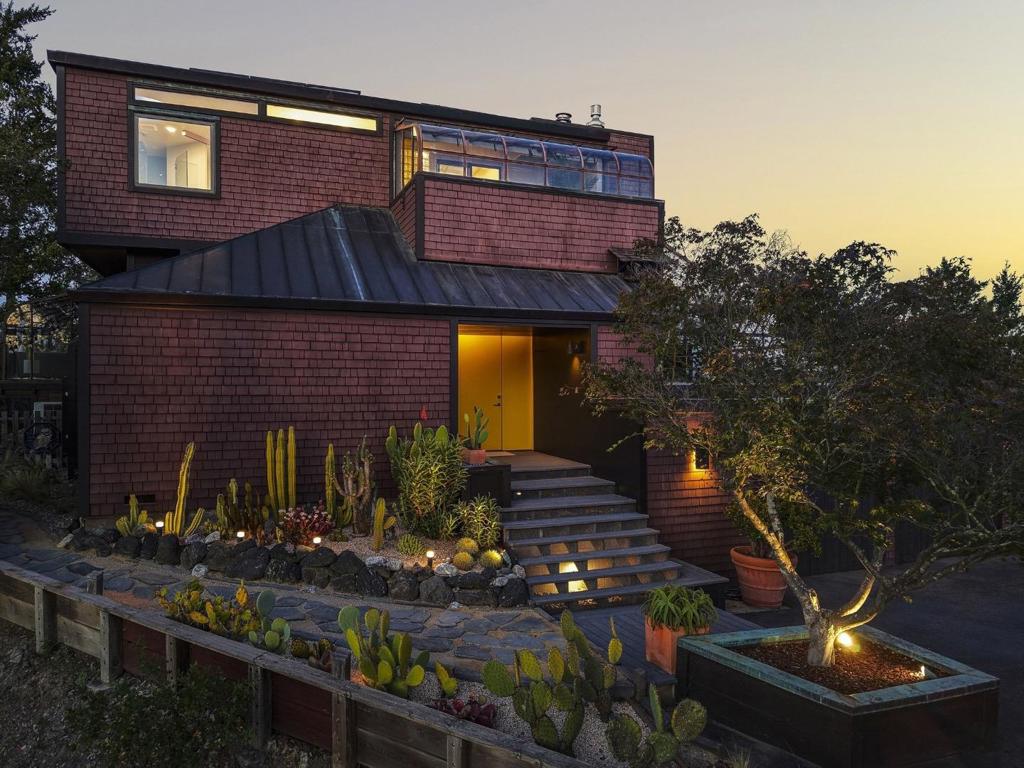 400 Endlich Drive Property Photo 1