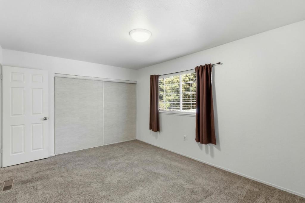 24 Meadow Way Property Photo 16
