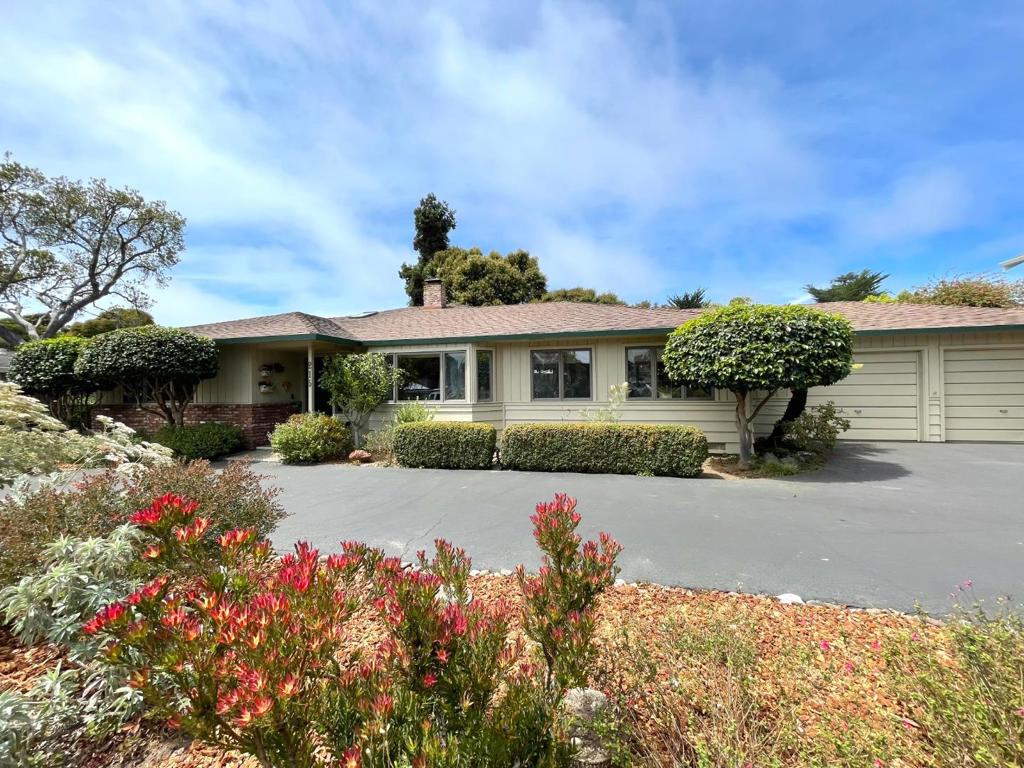 215 Lamanda Drive Property Photo