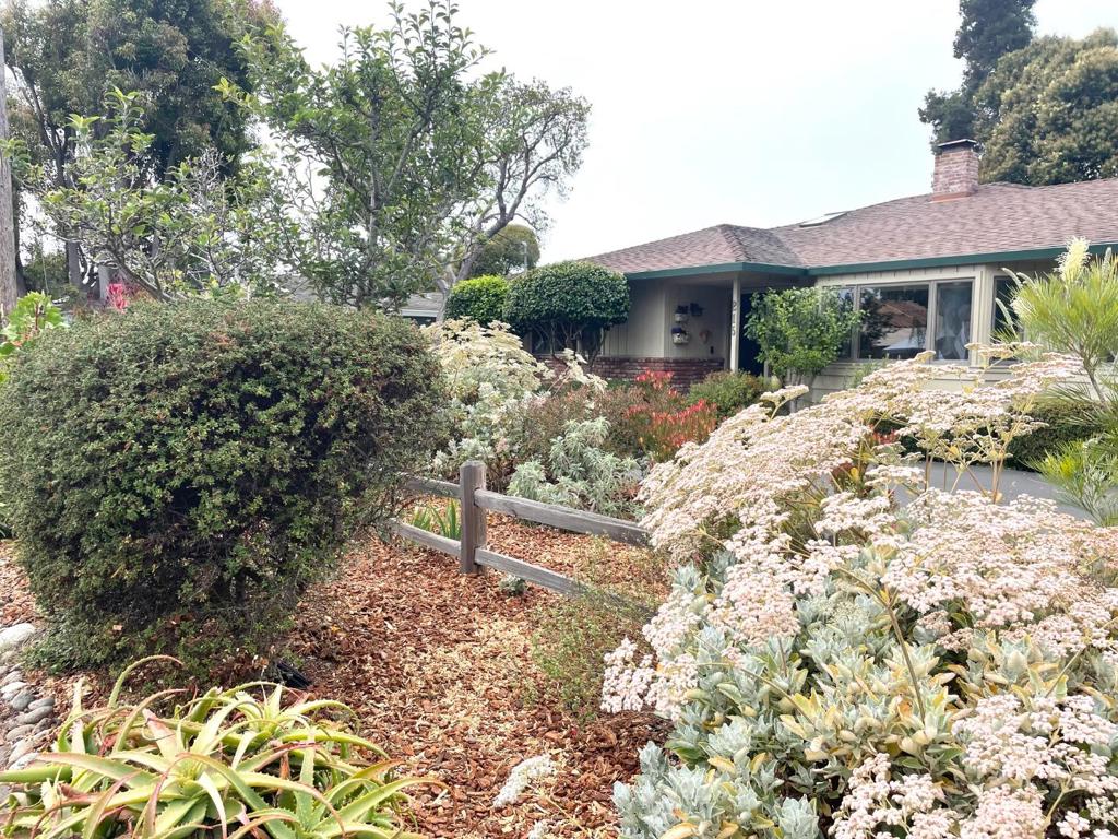 215 Lamanda Drive Property Photo 2