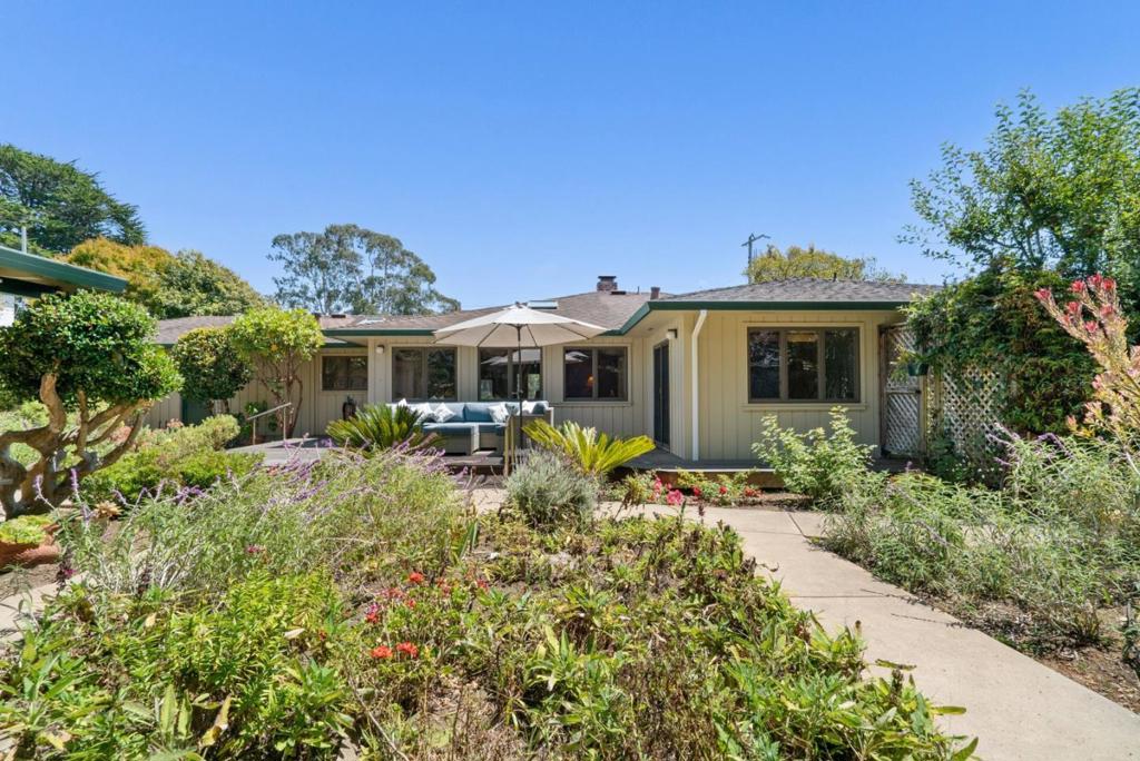 215 Lamanda Drive Property Photo 3