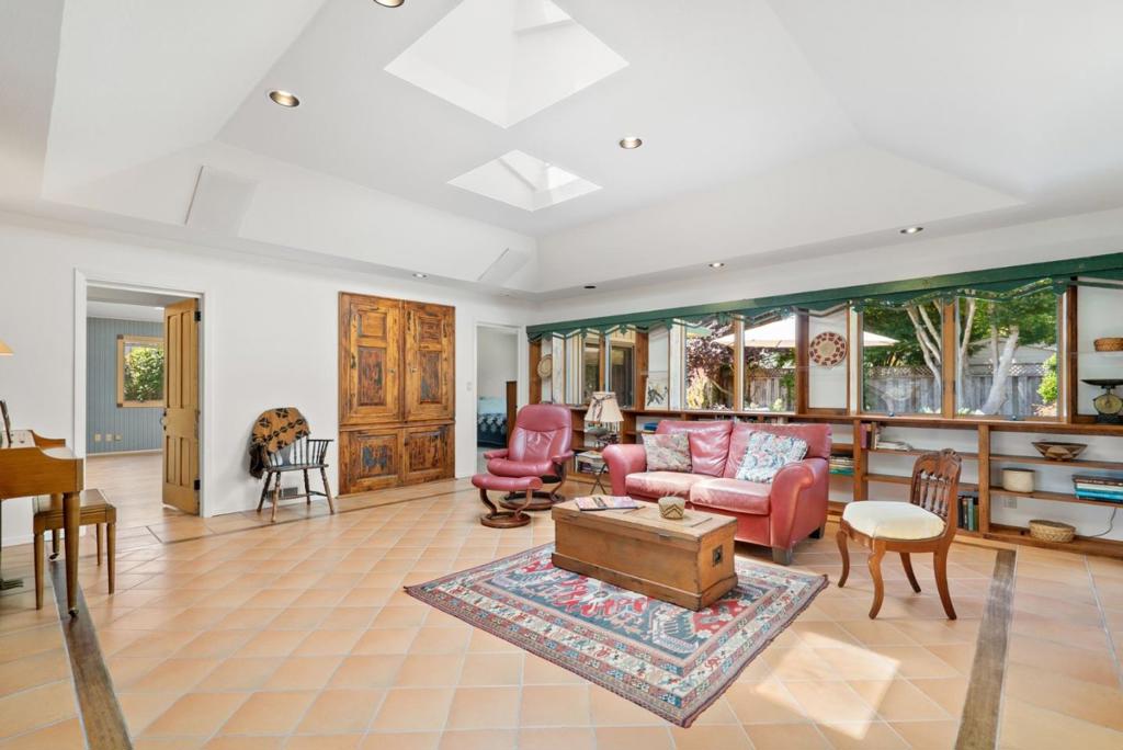 215 Lamanda Drive Property Photo 15