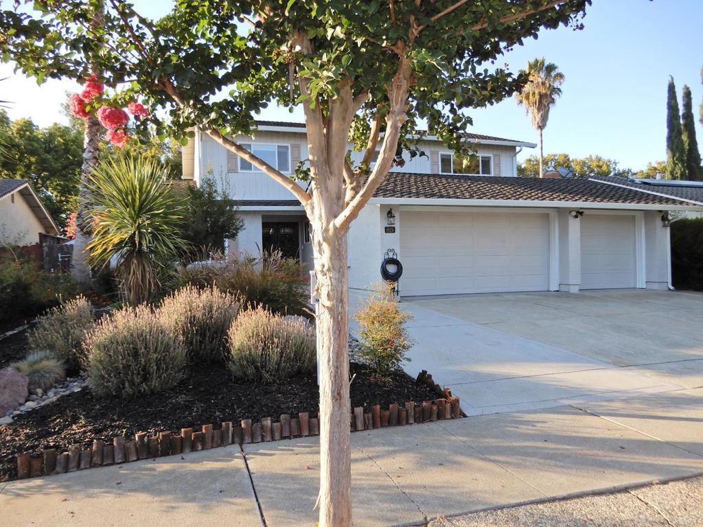 819 Cumberland Drive Property Photo 2