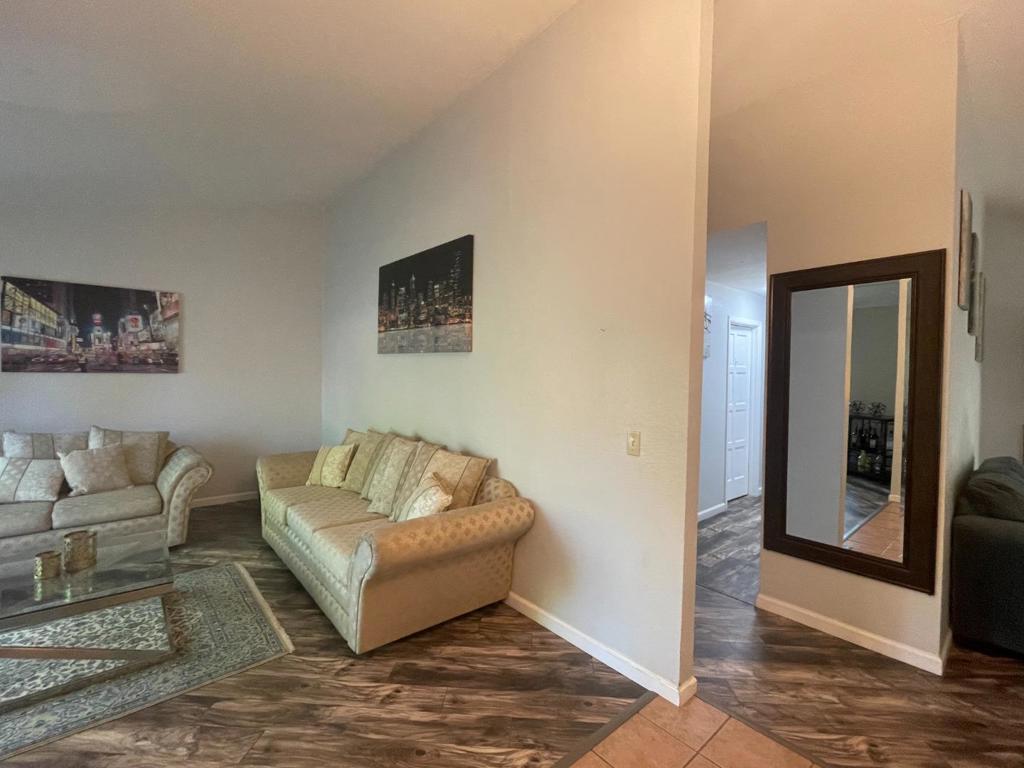 3219 E Dunne Avenue Property Photo 4