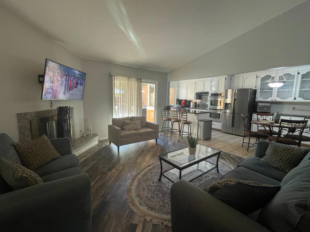 3219 E Dunne Avenue Property Photo 6
