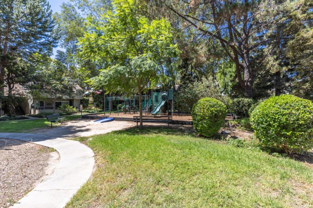 287 Tradewinds Drive 11 Property Photo 24