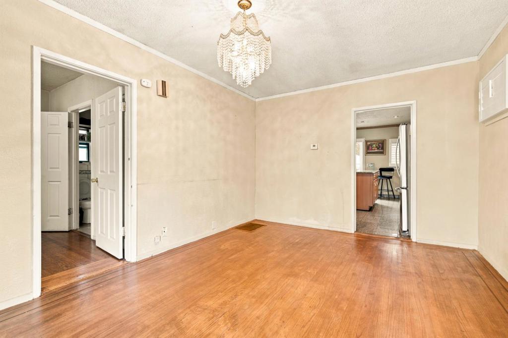 991 Mills Avenue Property Photo 6
