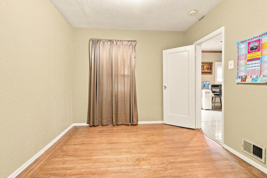 991 Mills Avenue Property Photo 10