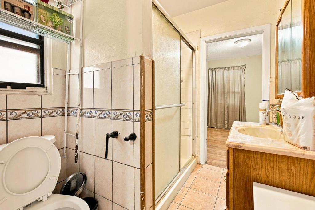 991 Mills Avenue Property Photo 12
