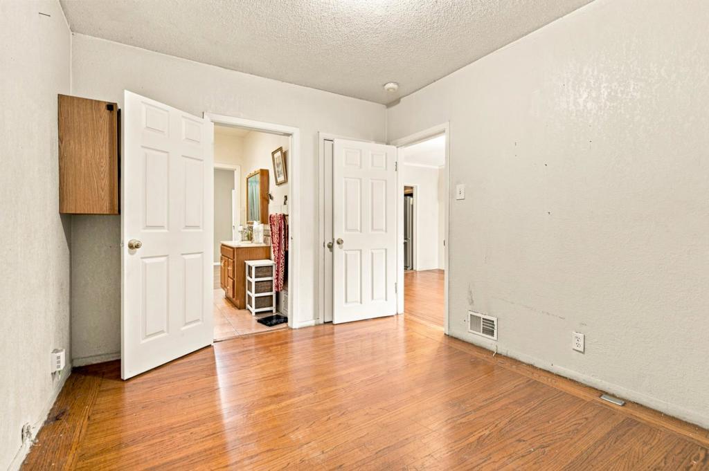 991 Mills Avenue Property Photo 14
