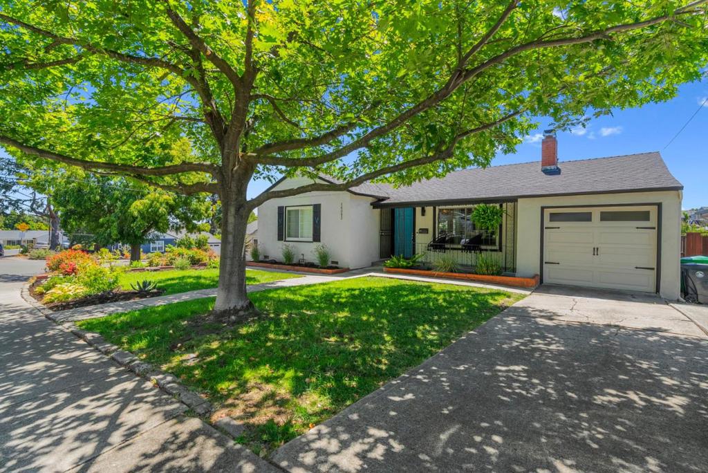16083 Berkshire Drive Property Photo