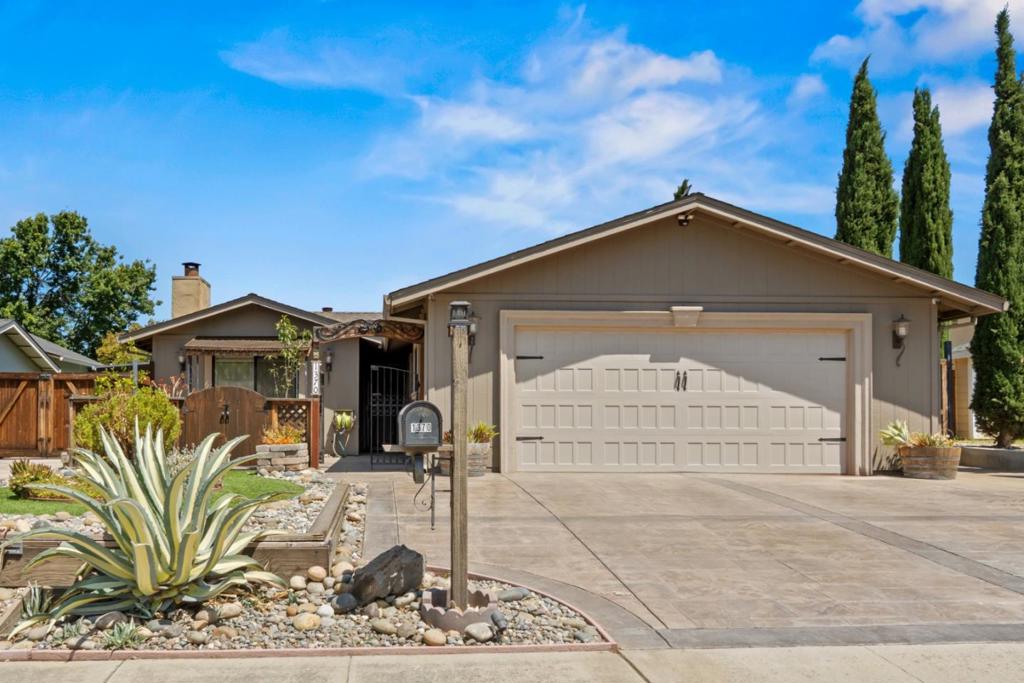 1370 Matador Drive Property Photo 1