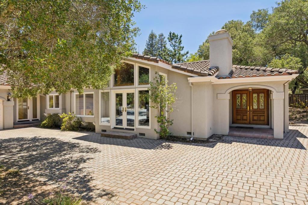 13385 Surrey Lane Property Photo 4
