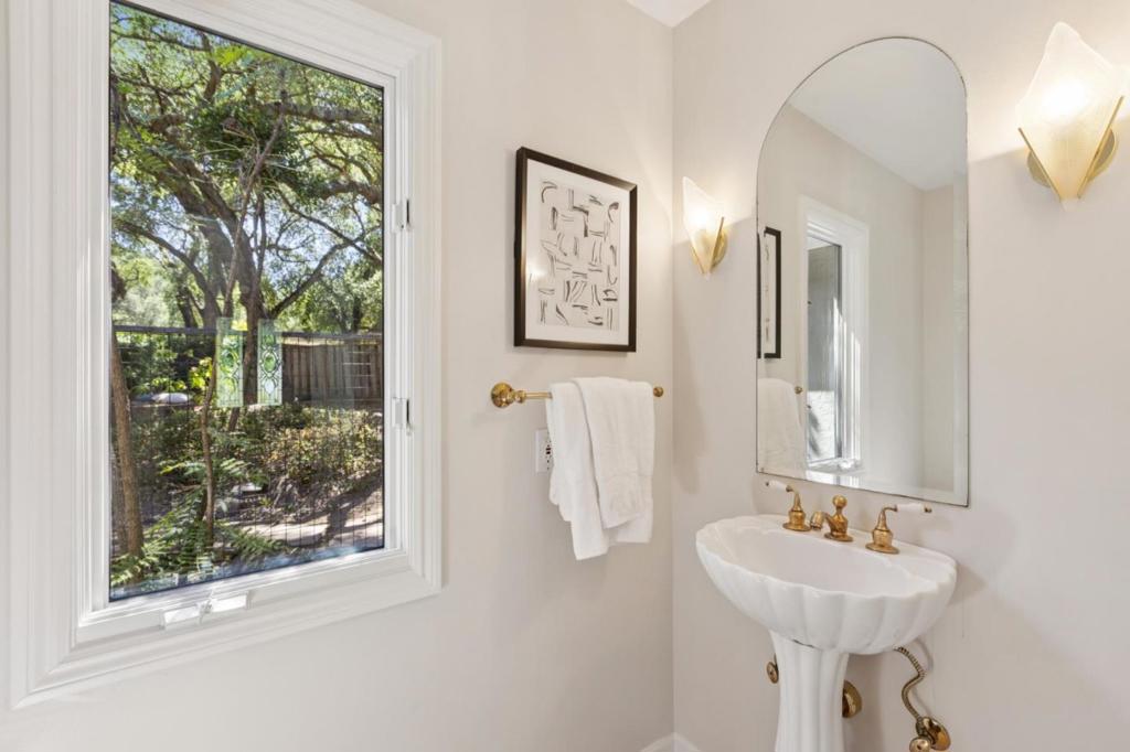 13385 Surrey Lane Property Photo 12