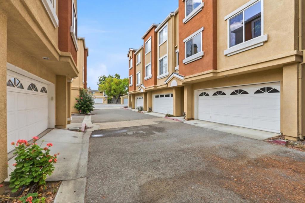 7371 Rainbow Drive Property Photo 3