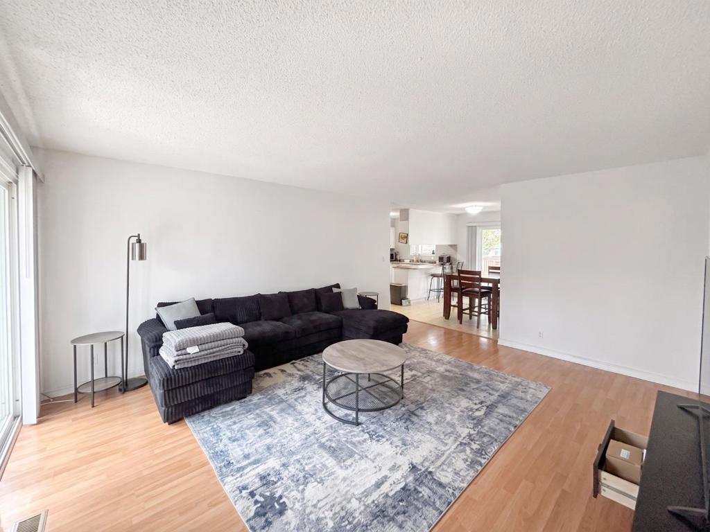 2536 Grove Way Property Photo 6