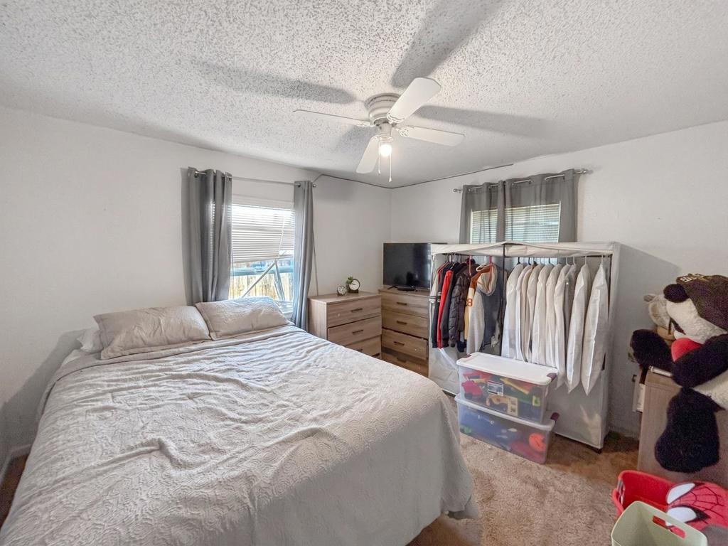 2536 Grove Way Property Photo 8