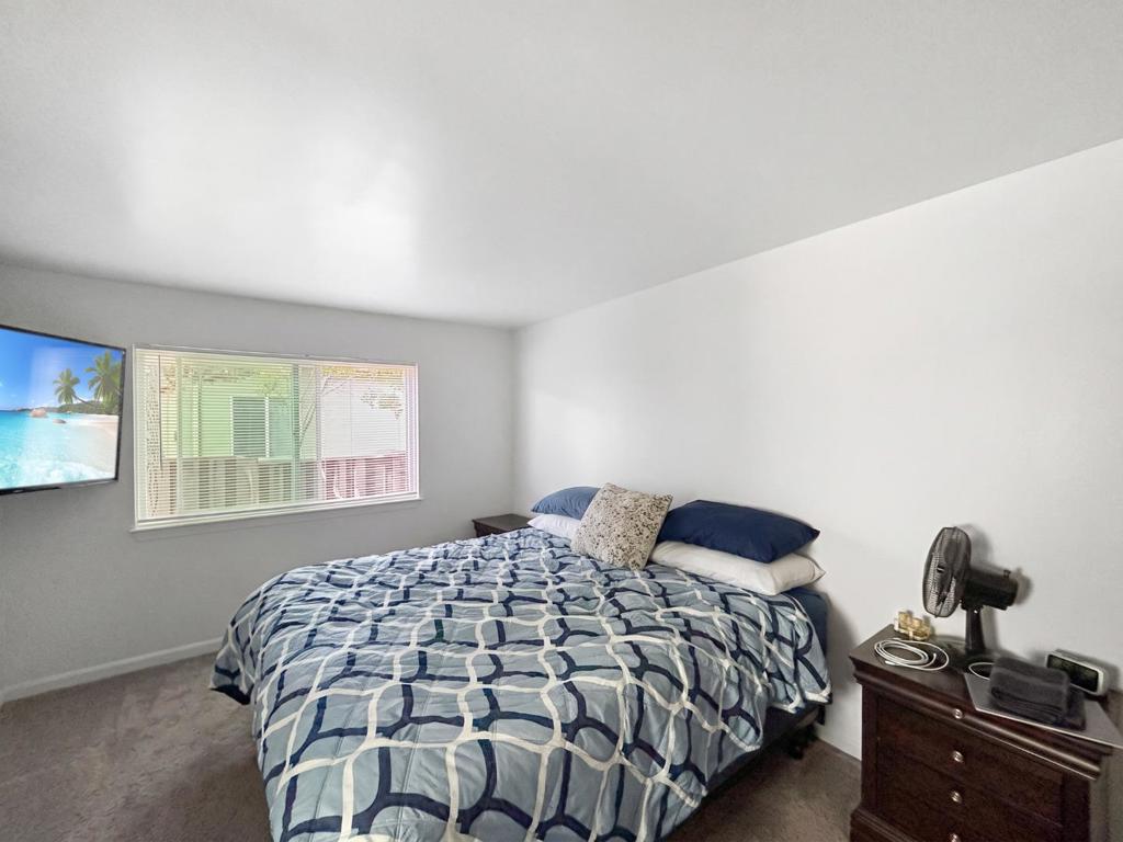 2536 Grove Way Property Photo 14