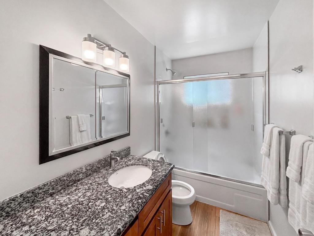 2536 Grove Way Property Photo 16
