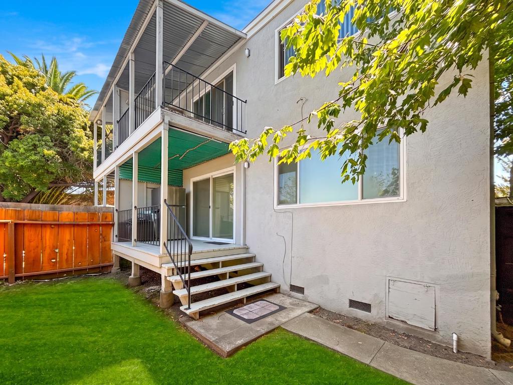 2536 Grove Way Property Photo 19
