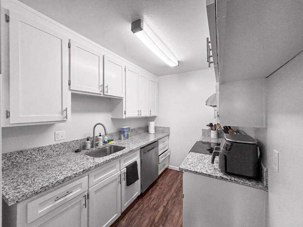 2536 Grove Way Property Photo 20