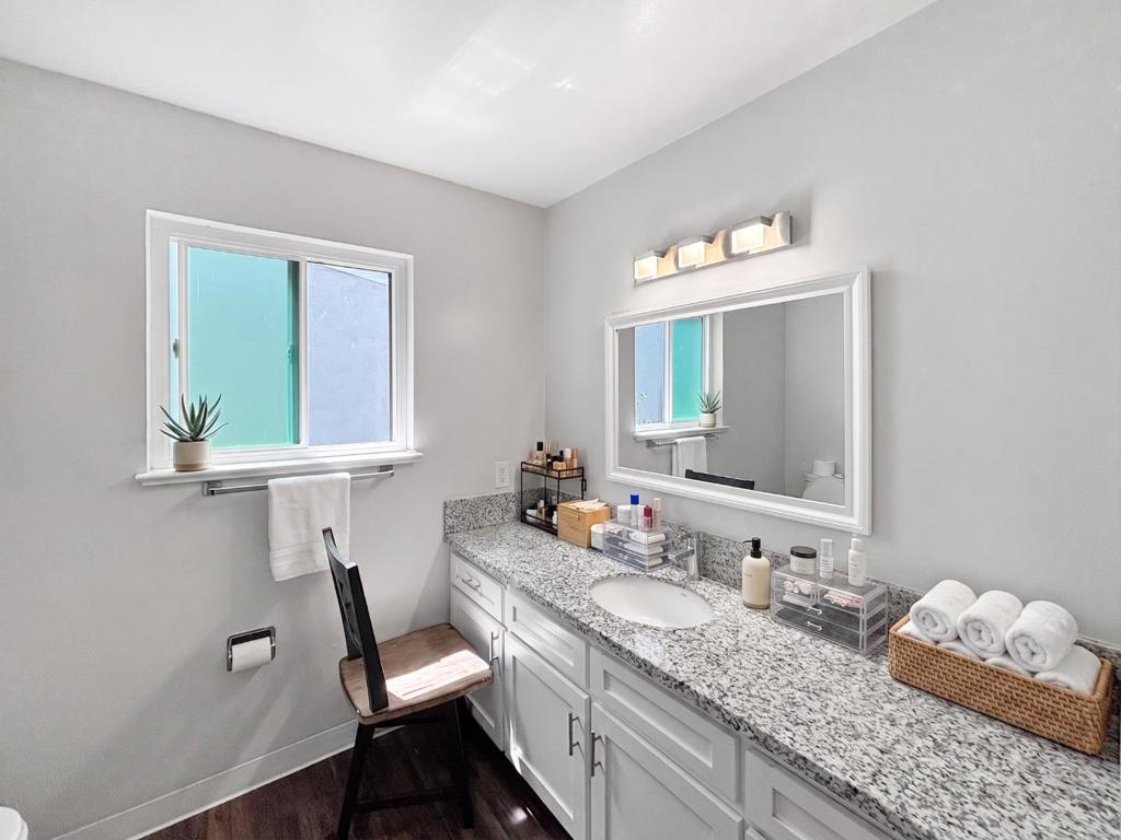 2536 Grove Way Property Photo 22