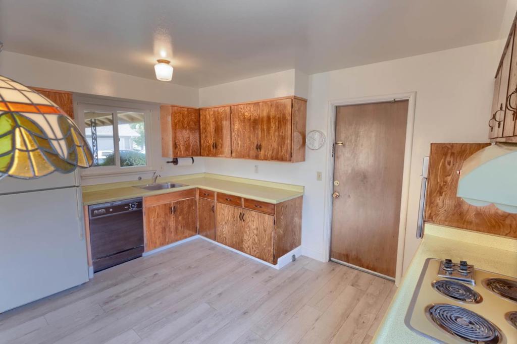 2466 Meridian Avenue Property Photo 8