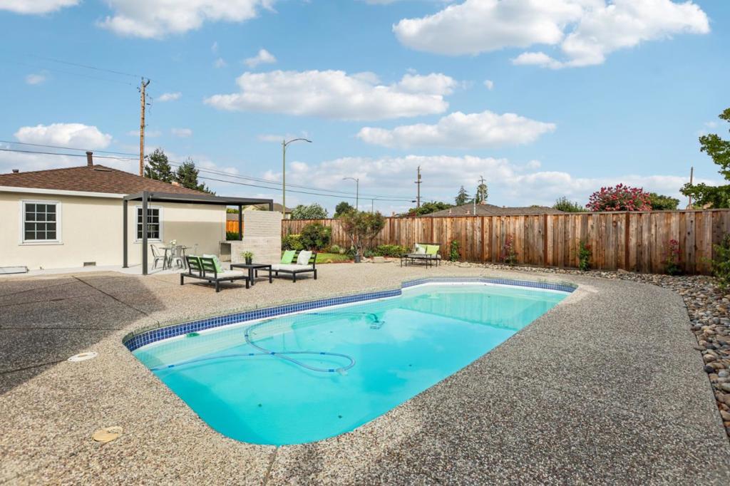 660 N White Road Property Photo 27