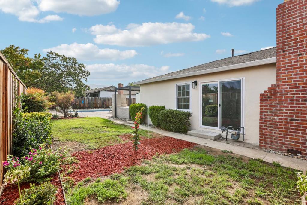 660 N White Road Property Photo 33