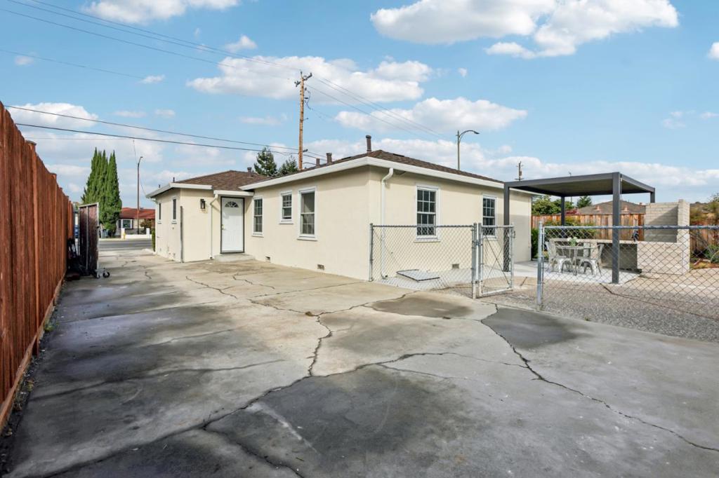 660 N White Road Property Photo 40