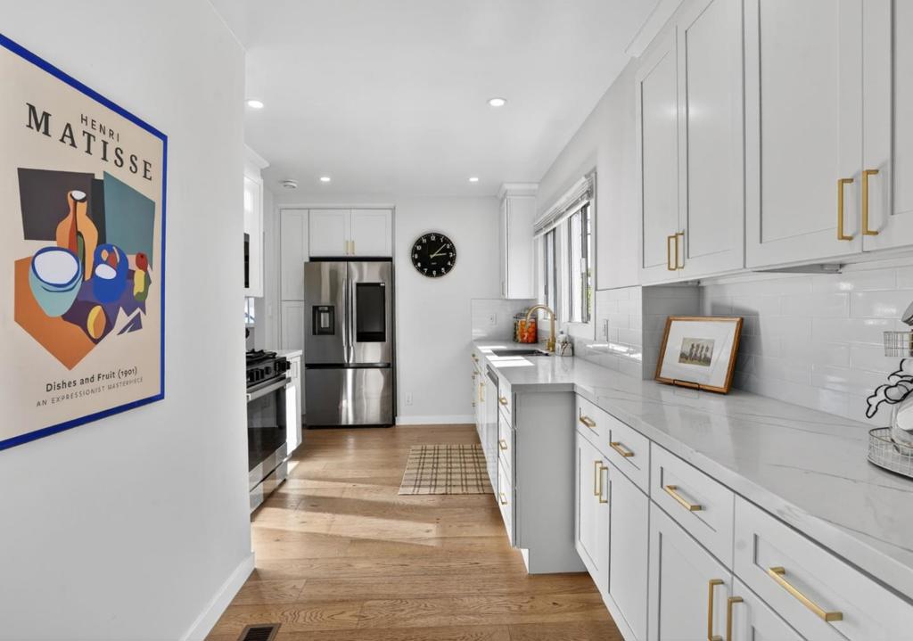 1515 Hampel Street Property Photo 4