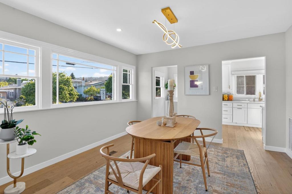 1515 Hampel Street Property Photo 8