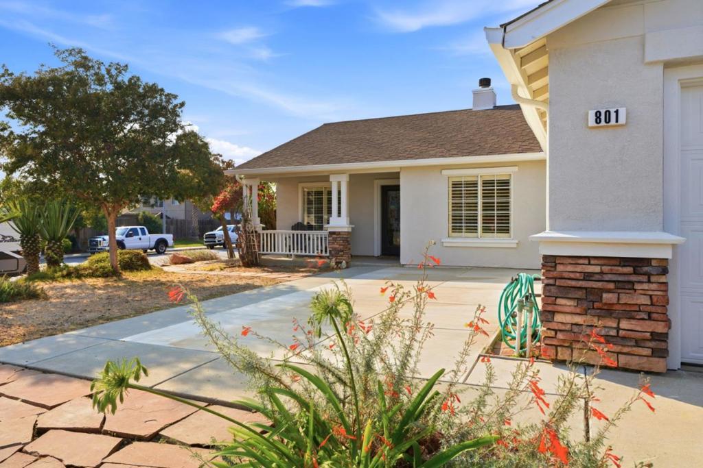 801 Gonzalez Circle Property Photo 3