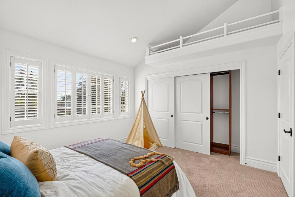 400 Seaview Drive Property Photo 39